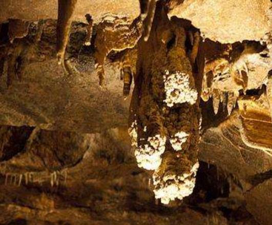 愛爾蘭卡文郡三大旅游排行 大理石拱形洞是愛爾蘭最享有盛譽的洞穴