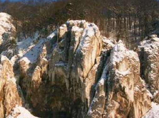 波蘭十大旅游景點排行 奧伊楚夫國家公園是波蘭最小的一個國家公園