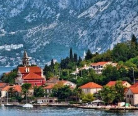 黑山十大旅游景點排行 塔拉河谷大橋位于黑山北部塔拉河谷地區