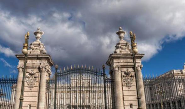 世界上最大的城堡和宮殿旅游景點(diǎn)排行 西班牙城堡建立于12世紀(jì)