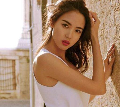 世界美女排行榜 艾莉婕以《Lolita》一曲成名 有天使比例完美五官