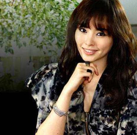 世界美女排行榜 艾莉婕以《Lolita》一曲成名 有天使比例完美五官