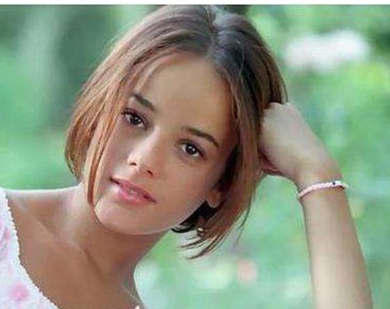 世界美女排行榜 艾莉婕以《Lolita》一曲成名 有天使比例完美五官