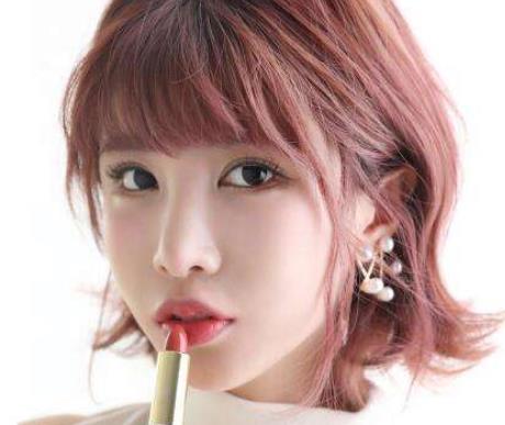 微博上的網紅排行 張沫凡是一位90后的美女她是微博紅人