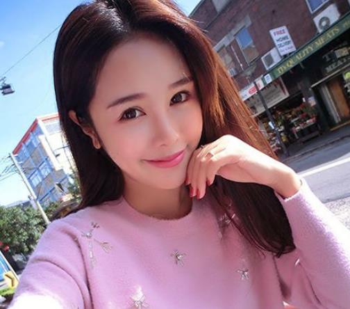 微博上的網紅排行 張沫凡是一位90后的美女她是微博紅人