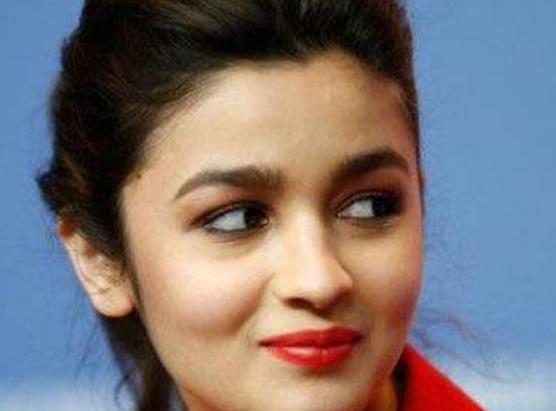 印度十大美女排行 薇迪雅.巴蘭出身貴族家庭美貌和才華并存的明星