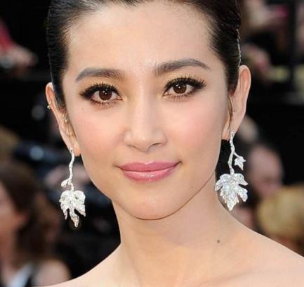 盤點(diǎn)最有經(jīng)濟(jì)頭腦的明星 李冰冰開設(shè)公司投資影視產(chǎn)業(yè)