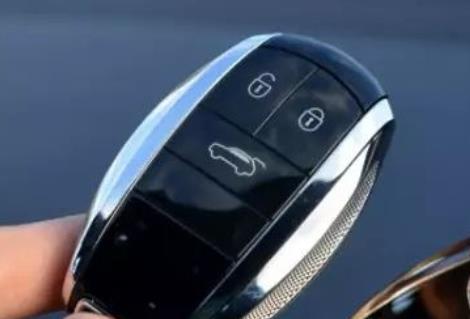 世界上最美的五大汽車(chē)鑰匙 賓利車(chē)鑰匙像一個(gè)名貴的錢(qián)包造型