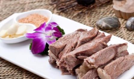 青海西寧特色小吃排行榜 手抓羊肉質(zhì)嫩滑軟