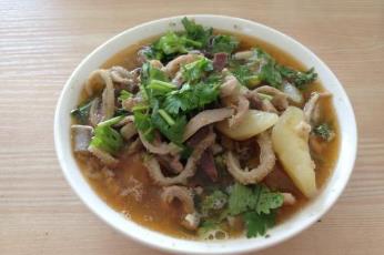 青海西寧特色小吃排行榜 手抓羊肉質(zhì)嫩滑軟