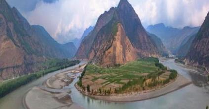 中國最眩目的三大奇美江灣 萬里長江位于中甸縣城南部沙松碧村