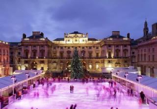 全球最美溜冰場(chǎng) 班芙路易斯湖環(huán)繞著冰川筑成的湖泊