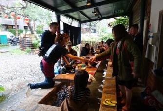 盤點世界特色溫泉 拉面溫泉和美食一起游泳并不是夢