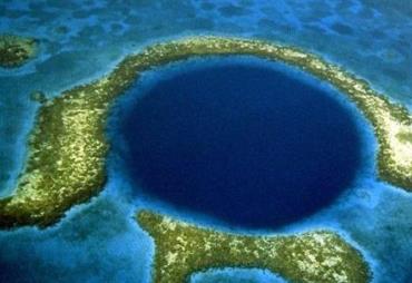 全球危險(xiǎn)潛水地潛水冒險(xiǎn) 德國(guó)U形潛艇殘骸處海平面下近61米的深度