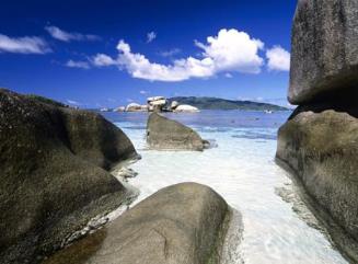 全球危險(xiǎn)潛水地潛水冒險(xiǎn) 德國(guó)U形潛艇殘骸處海平面下近61米的深度