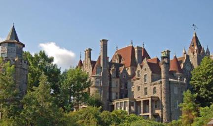 全球位置詭異的美麗城堡 眺望臺(tái)城堡由卡爾弗特·沃克斯設(shè)計(jì)