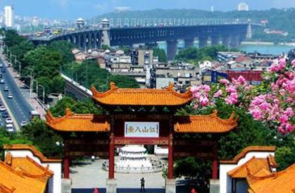 中國(guó)適合春季旅游的5a景區(qū) 杭州西湖風(fēng)景名勝區(qū)位于杭州市中心