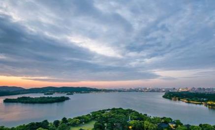 中國(guó)適合春季旅游的5a景區(qū) 杭州西湖風(fēng)景名勝區(qū)位于杭州市中心