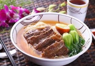 重慶八一路小吃街必吃 重慶必吃美食之一酸辣粉