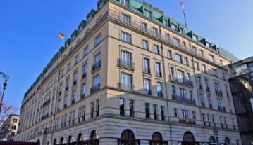 好看的德劇推薦 《我們的父輩》講述了五個摯友各自的人生遭遇