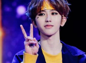 偶像練習生排名 蔡徐坤是一個行走的發光體吸引人眼球