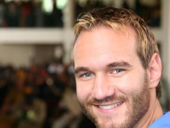 史上最偉大的殘疾人 Nick Vujicic他的講座成功的激勵(lì)了很多人