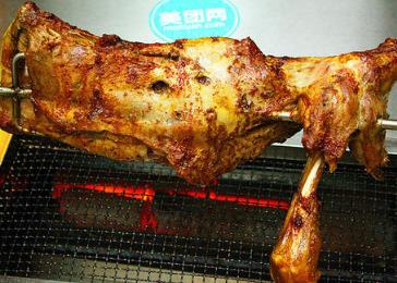 內(nèi)蒙古十大有名小吃 烤羊腿是內(nèi)蒙古招待客人的上等佳肴