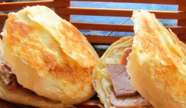 內(nèi)蒙古十大有名小吃 烤羊腿是內(nèi)蒙古招待客人的上等佳肴