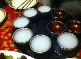 內(nèi)蒙古十大有名小吃 烤羊腿是內(nèi)蒙古招待客人的上等佳肴