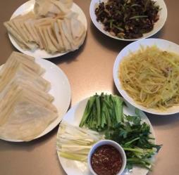 春餅品牌排行榜 滿園春餅色澤黃亮如金箔一般的觸感