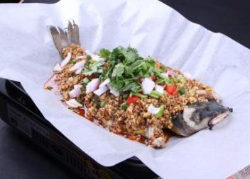 紙包魚十大品牌 天竹漁村紙包魚成立于2005年現(xiàn)有店面200余家