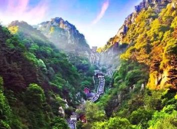 五一十大景點(diǎn) 上海迪士尼樂(lè)園是中國(guó)內(nèi)地首座迪士尼主題樂(lè)園