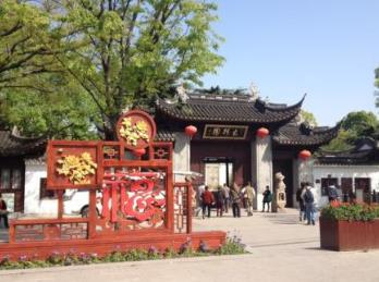 五一十大景點(diǎn) 上海迪士尼樂(lè)園是中國(guó)內(nèi)地首座迪士尼主題樂(lè)園