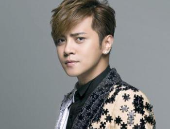 臺灣十大80后男歌手 蕭敬騰1987年3月30日出生于臺北市