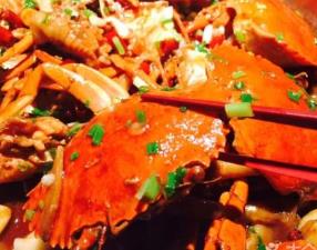 肉蟹煲排行榜 巴比酷肉蟹煲是一家個性十足的時尚餐廳