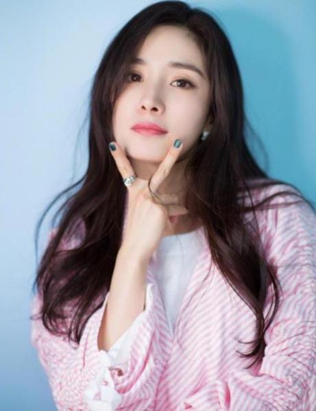 2018女星網(wǎng)絡(luò)熱度排名 楊紫第七 趙麗穎第3 榜首迪麗熱巴人氣最高