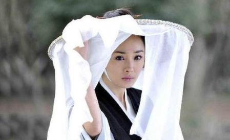 六個掀開簾子古裝美人 楊冪霸氣外露 李沁俏皮可愛 張鈞甯楚楚動人