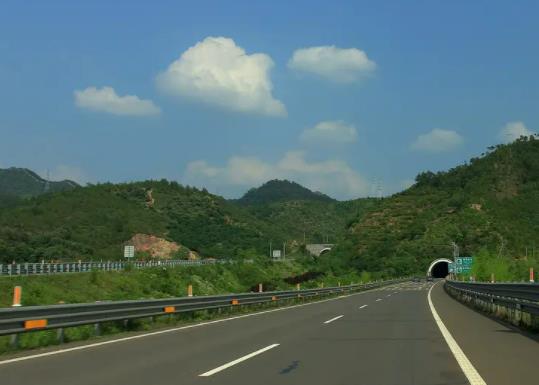 高速公路亂收費怎么辦?高速服務區充電樁是快充還是慢充 高速公路亂收費怎么辦?高速服務區充電樁是快充還是慢充