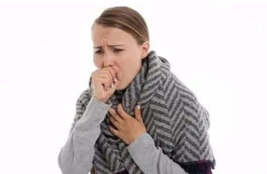 逮到在門上吐痰的人怎么處理?隨地吐痰是不是違法行為 逮到在門上吐痰的人怎么處理?隨地吐痰是不是違法行為