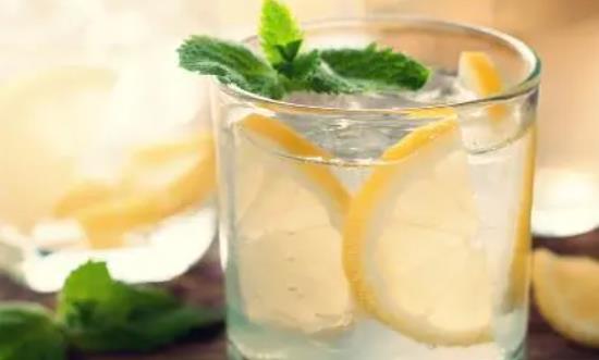 ����ˮ���˿��ԺȆ᣿����ˮ��ʲô��(hu��)�ࣿ