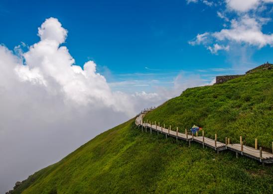 武功山星空帳篷酒店在山上還是山下?去武功山可以到了山頂再定住宿嗎 武功山星空帳篷酒店在山上還是山下?去武功山可以到了山頂再定住宿嗎