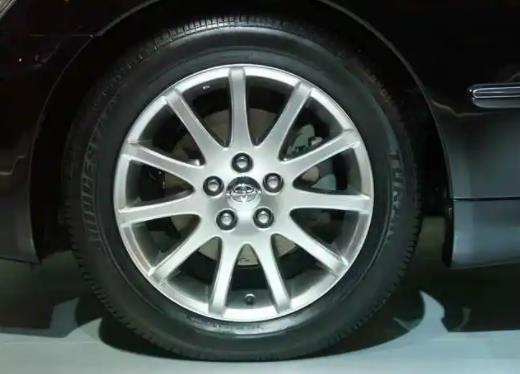 輪轂蹭到馬路牙子怎么修復(fù)?輪轂輕微變形對車什么影響 輪轂蹭到馬路牙子怎么修復(fù)?輪轂輕微變形對車什么影響