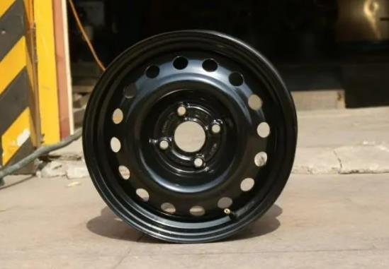 輪轂蹭到馬路牙子怎么修復(fù)?輪轂輕微變形對車什么影響 輪轂蹭到馬路牙子怎么修復(fù)?輪轂輕微變形對車什么影響