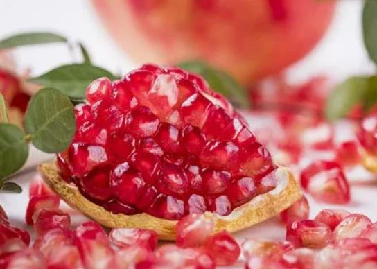 石榴汁干了能洗掉嗎?石榴汁和肥皂一起洗為什么變成藍色 石榴汁干了能洗掉嗎?石榴汁和肥皂一起洗為什么變成藍色