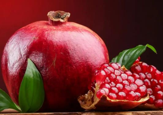 石榴汁干了能洗掉嗎?石榴汁和肥皂一起洗為什么變成藍色 石榴汁干了能洗掉嗎?石榴汁和肥皂一起洗為什么變成藍色