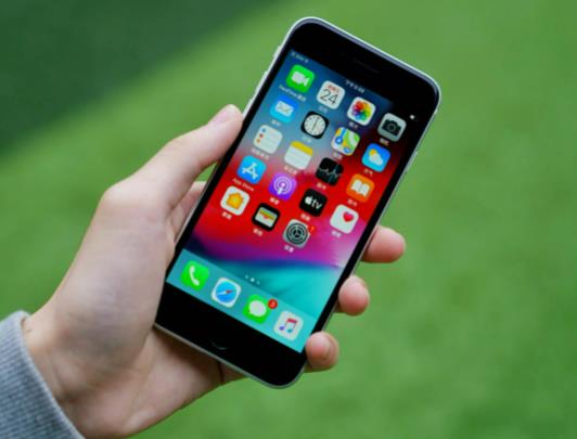 手機電量1%充不進電是什么原因?手機電量從50瞬間沒電關機正常嗎 手機電量1%充不進電是什么原因?手機電量從50瞬間沒電關機正常嗎