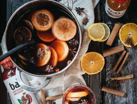 熱紅酒和普通紅酒的區(qū)別在哪里?熱紅酒是用干紅還是甜紅 熱紅酒和普通紅酒的區(qū)別在哪里?熱紅酒是用干紅還是甜紅