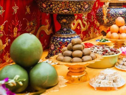 為什么饅頭上有兩個紅點?過年擺供饅頭怎么擺 為什么饅頭上有兩個紅點?過年擺供饅頭怎么擺