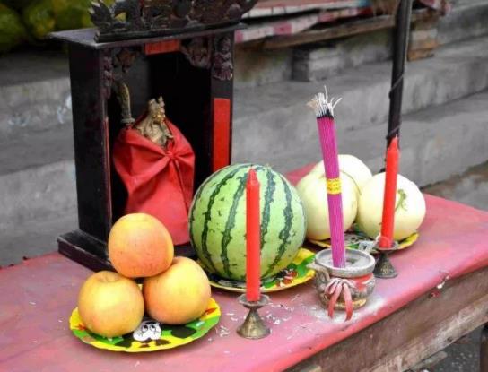 為什么饅頭上有兩個紅點?過年擺供饅頭怎么擺 為什么饅頭上有兩個紅點?過年擺供饅頭怎么擺