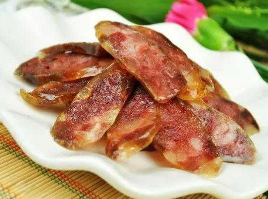 香腸發(fā)酸還能吃嗎?香腸表面鹽霜與白霉區(qū)別 香腸發(fā)酸還能吃嗎?香腸表面鹽霜與白霉區(qū)別